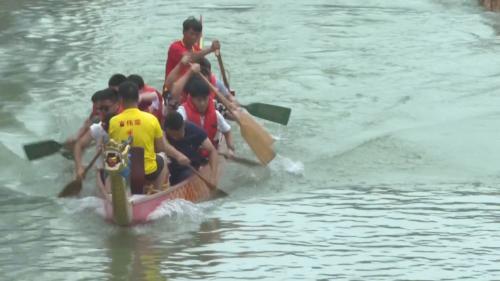 广东经视记者直击叠滘东胜S弯现场 感受“水上F1”漂移速度