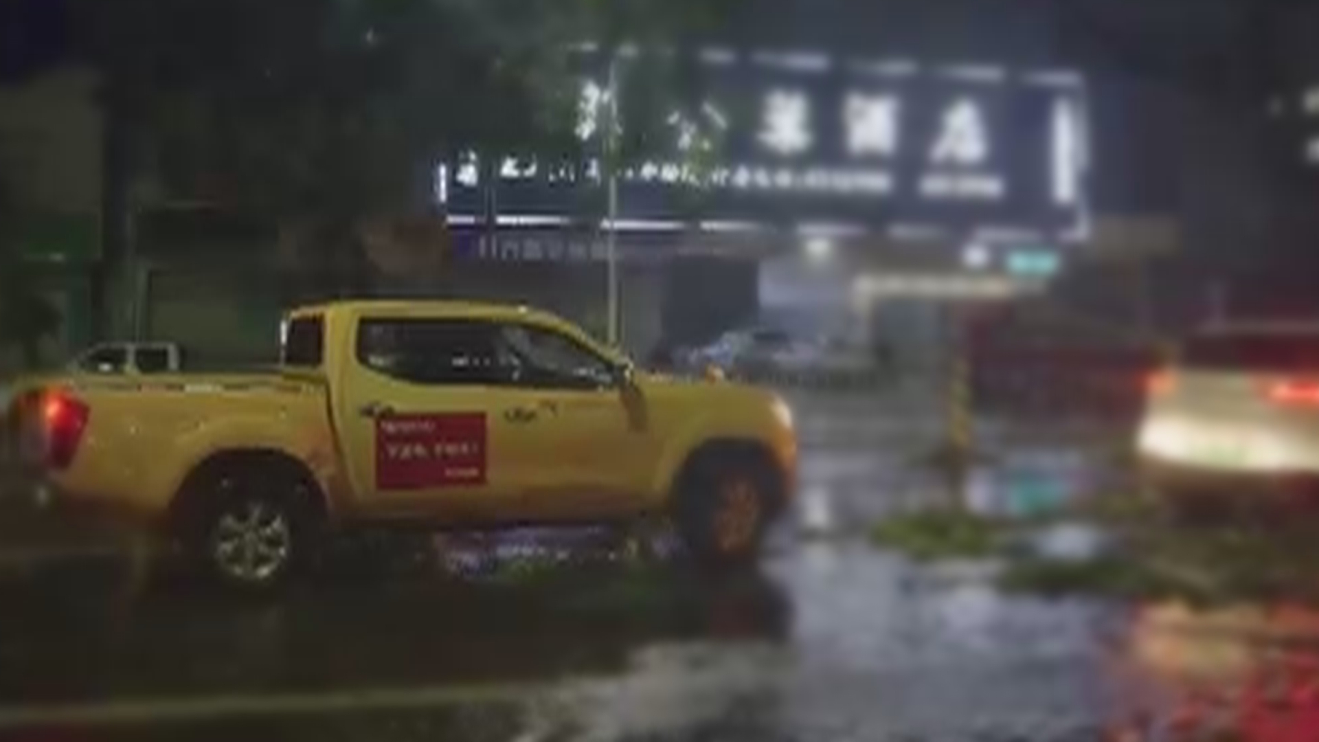 雨夜竞速救下57人！刘名芳入选“感动中国2025年度人物”