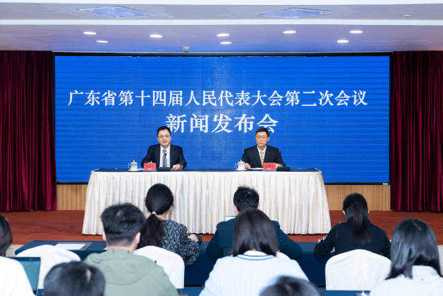 1月19日，广东省十四届人大二次会议新闻发布会在广州召开。南方+记者 张冠军 摄