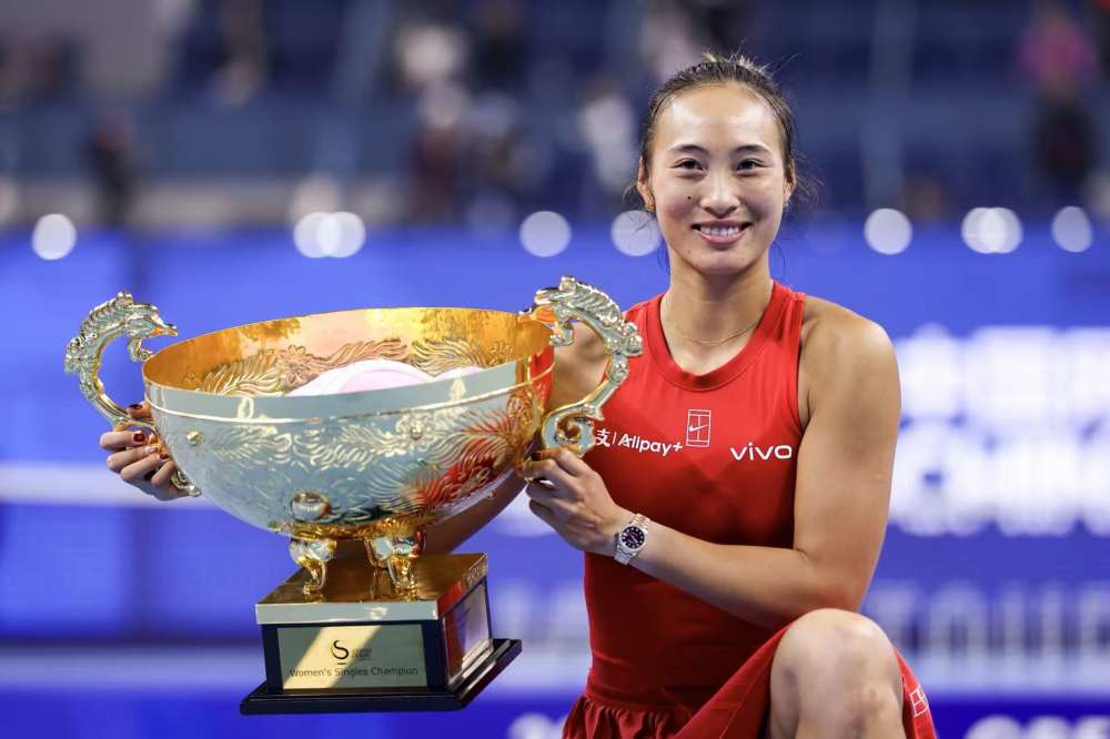 郑钦文3年赚4.74亿元！手握14份代言，顶级运动员有多“吸金”？