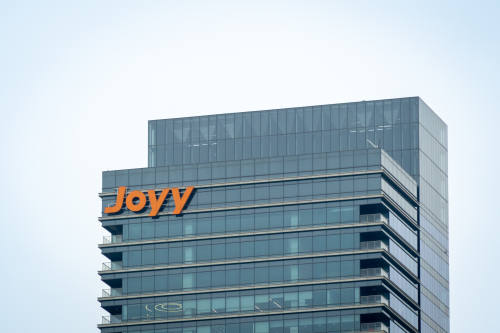 欢聚集团四季度营收同比增速转正，预计2026年重启增长