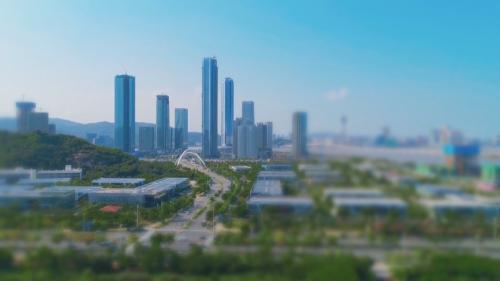 从经济一线看广东开局：消费旺、生产忙、创新活