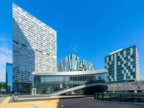 全球网红们跨越山海来到深圳，这座城市凭什么留住世界的目光？