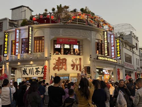 暑期旅游热度攀升：潮汕小城火爆，入境游带动京沪消费