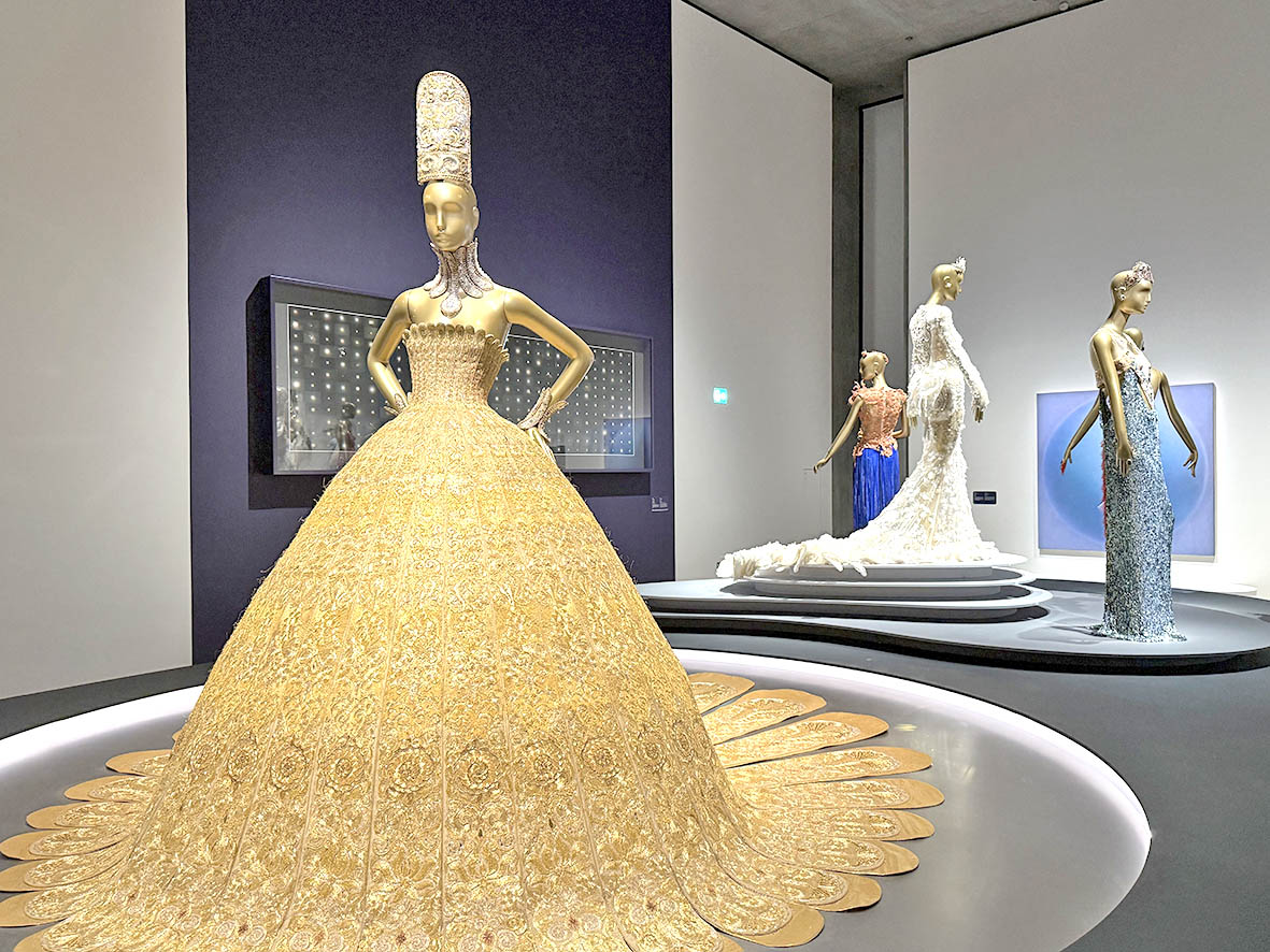 金絲織夢(mèng) 華服流光