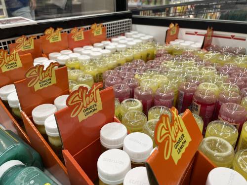 8.9元抗炎神饮被年轻人抢断货！网友吐槽“又贵又难喝”