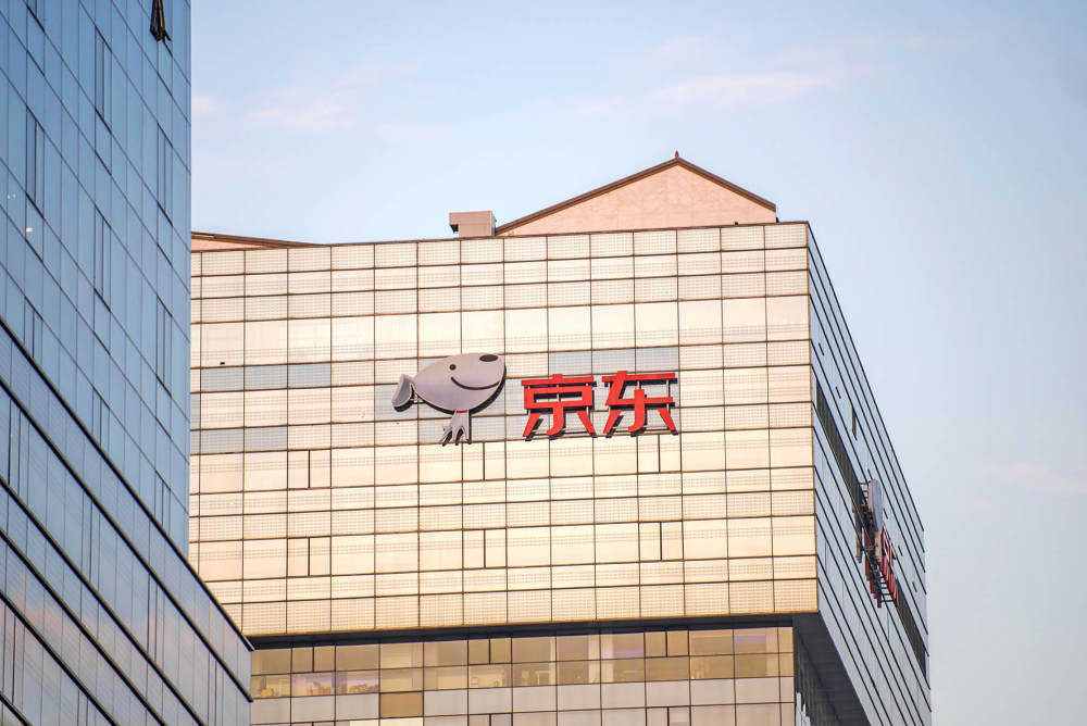 视频｜冲上热搜！刘强东罕见发声：算法不应用来压榨底层，京东已有1200多名快递员可领取数十万公积金