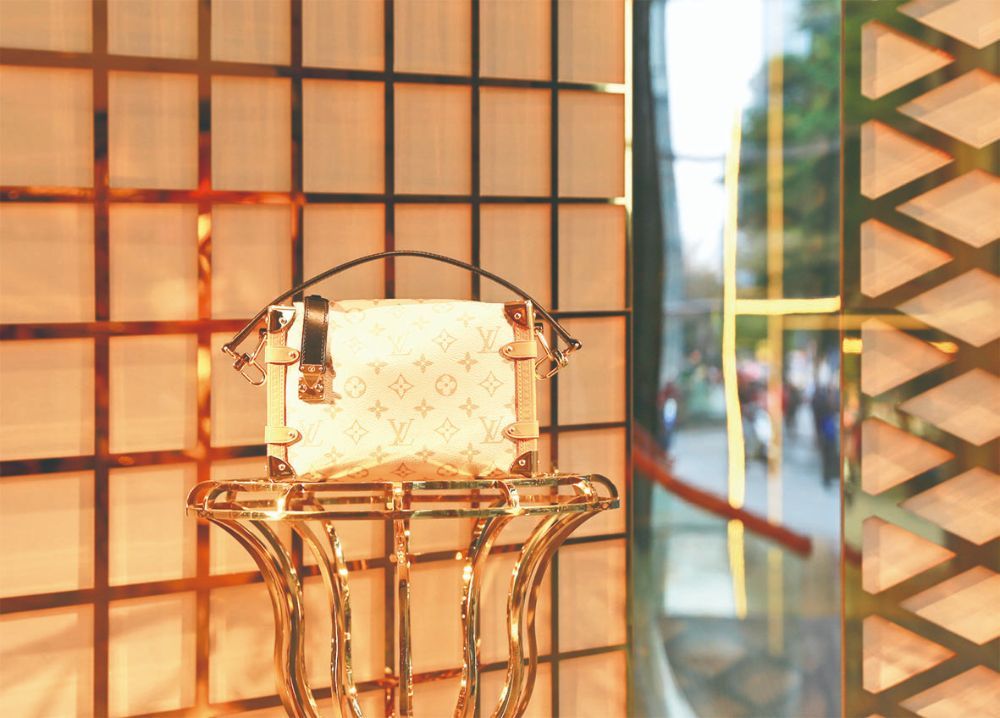 双十一奢侈品消费观察:情绪价值、高性价比、增值服务成消费主流