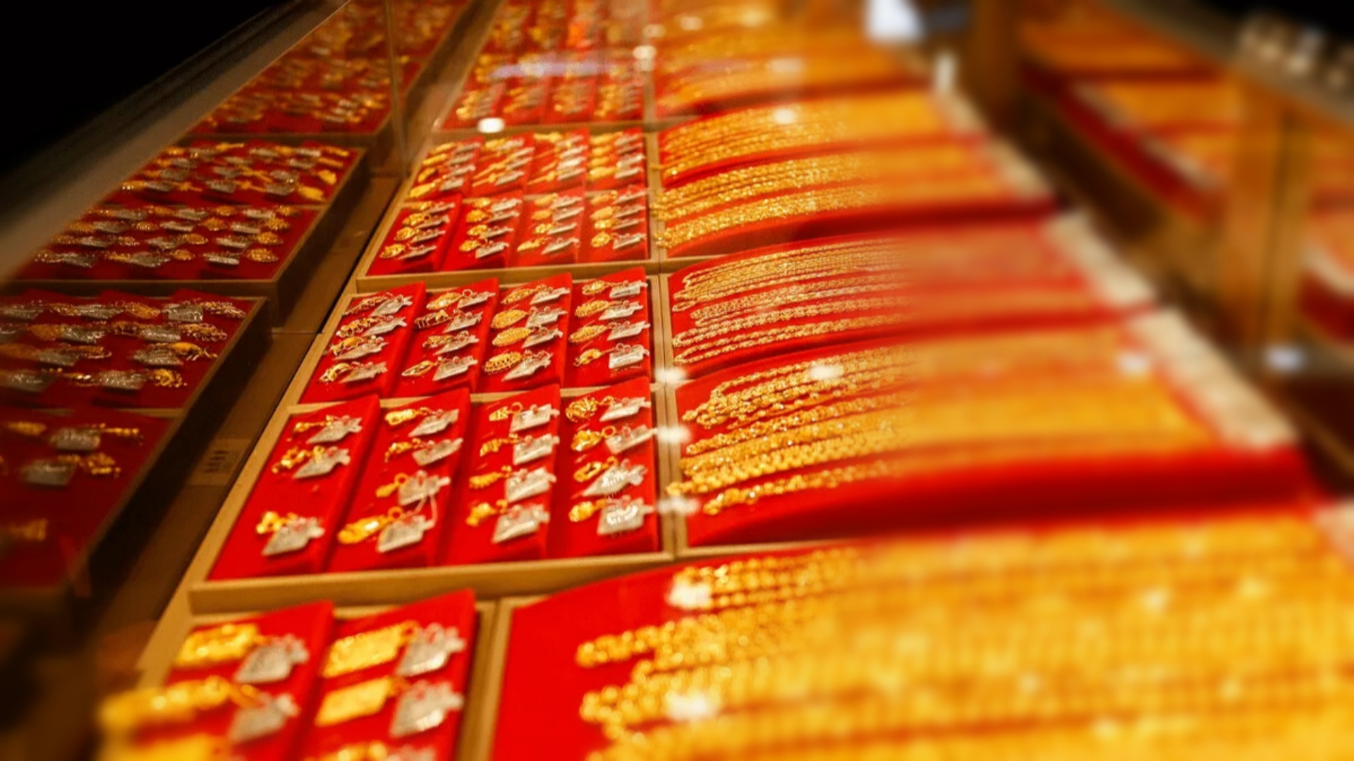 金饰克价年内大跌470元，现货黄金重回4100美元