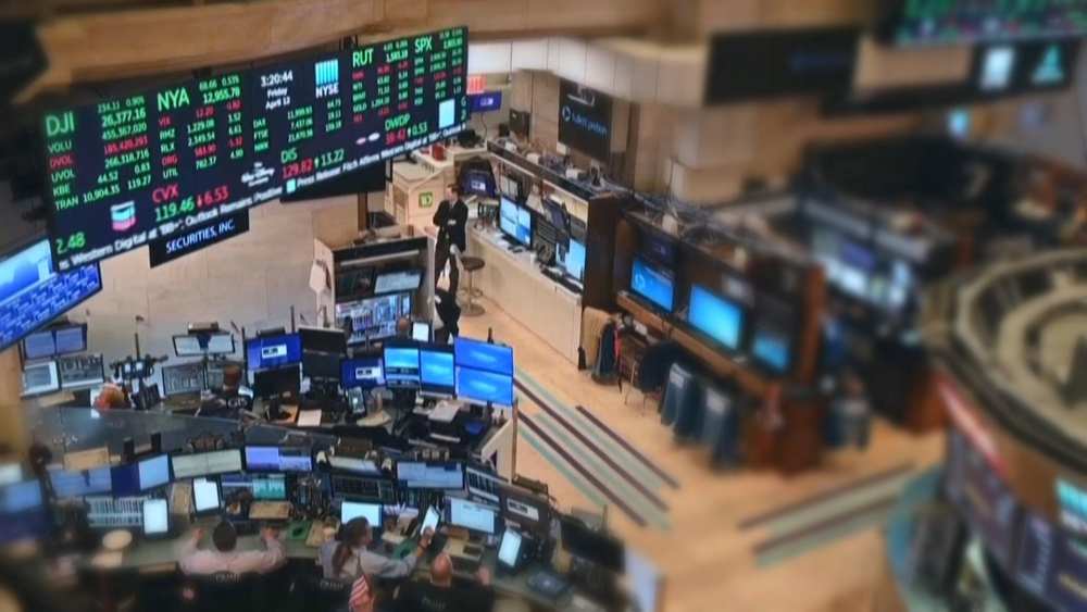 美股芯片股重回牛市，闪迪、西部数据涨超5%，国际油价大跌