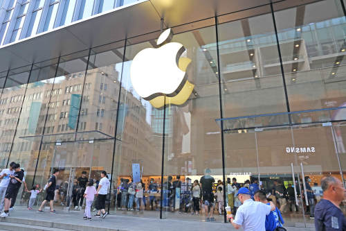 苹果COO走访富士康、领益智造工厂：没有中国供应商，就没有苹果的成功