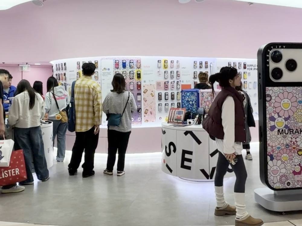 500元手机壳被炒成理财产品，贵价手机配件遭年轻人疯抢