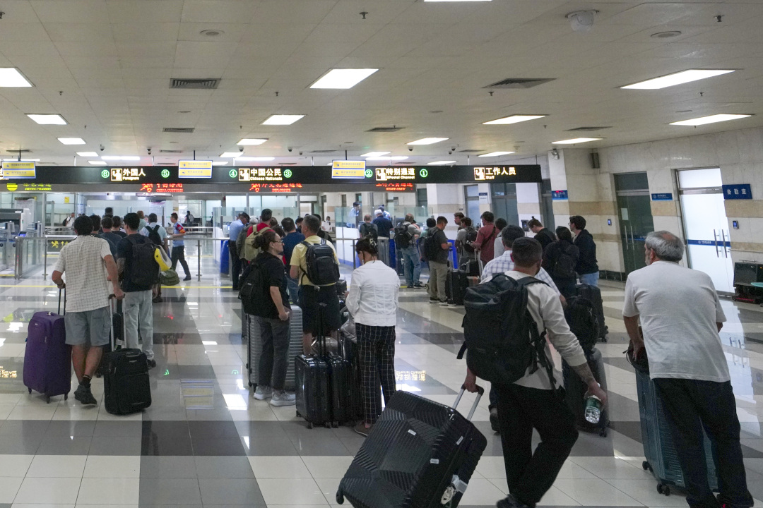 顺德港:网上预填+专用通道+多语指引,保障客商快捷入境