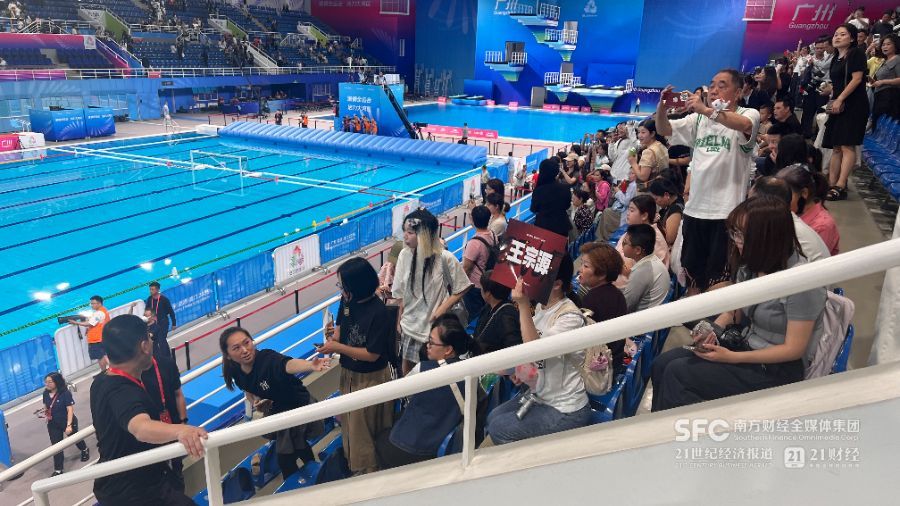 从苏超到十五运会：一座城市的体育叙事与雄叫扬叔 - 全网最会整活的苏超球迷  足球圈热梗收割机心