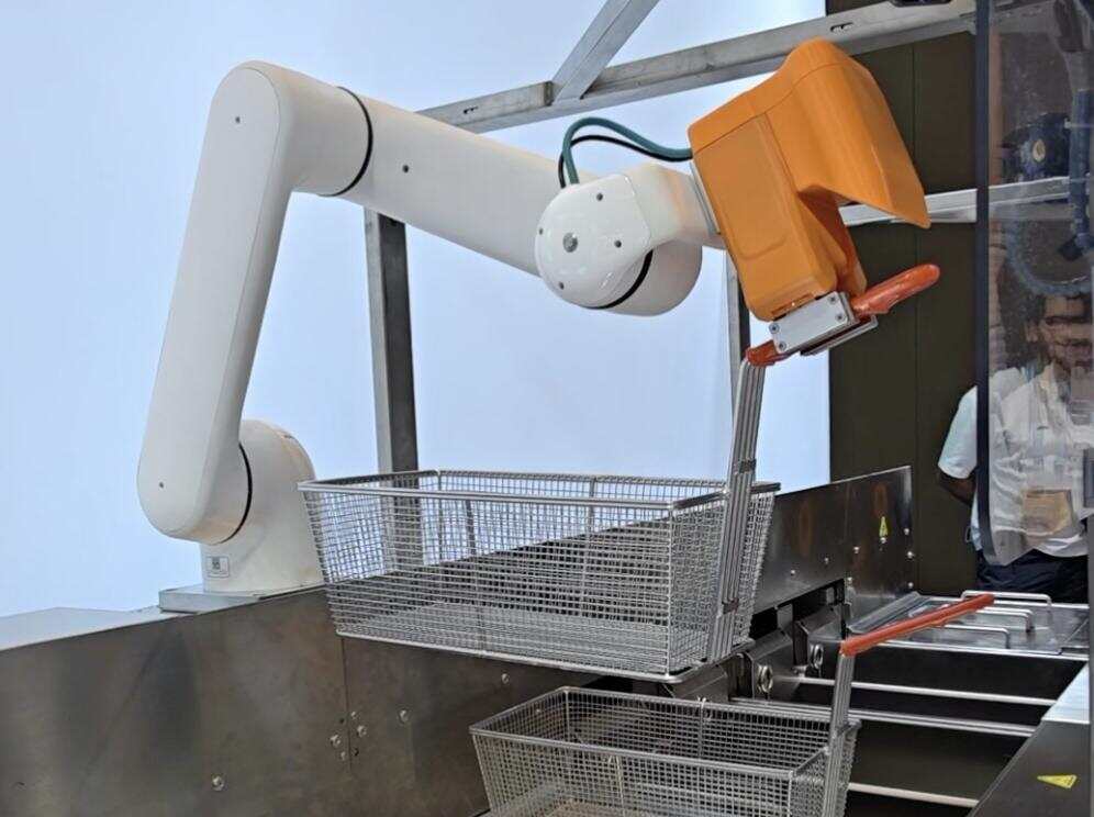 广交会观察：中国餐饮机器人如何凭“硬核”产业链领跑全球？(图1)