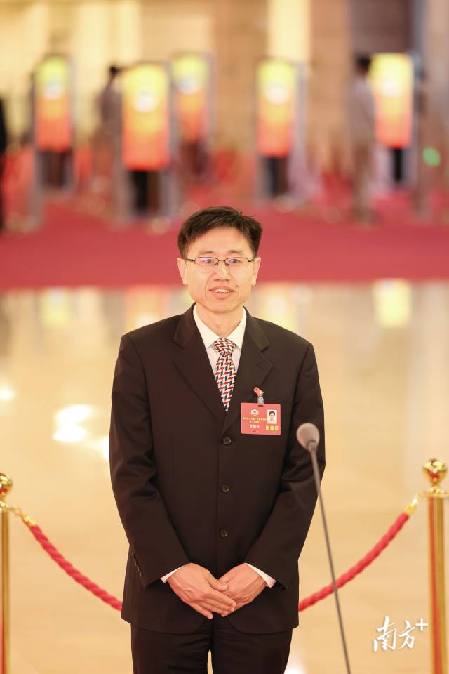 省政协委员 贾鹏程 省政协委员 贾鹏程