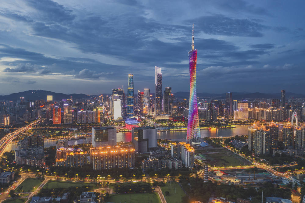 连续五年站稳万亿：广州消费的“三角支撑”