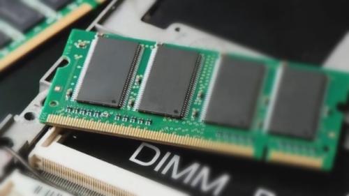 涨幅三倍左右 内存市场暴涨背后是AI算力