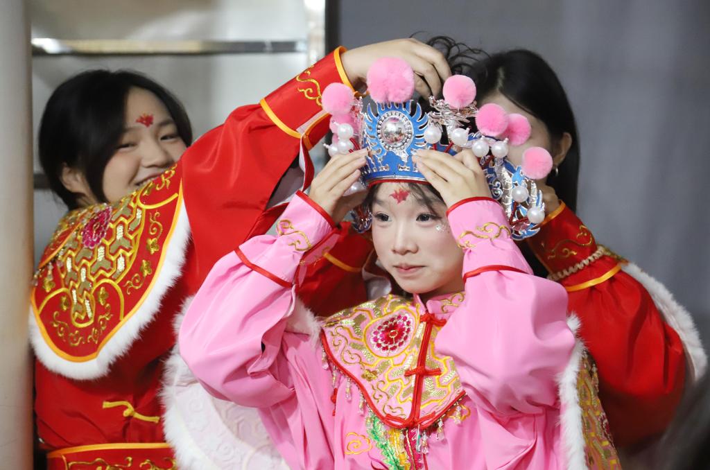 非遗英歌正燃：从古老鼓点到时代强音(图3)