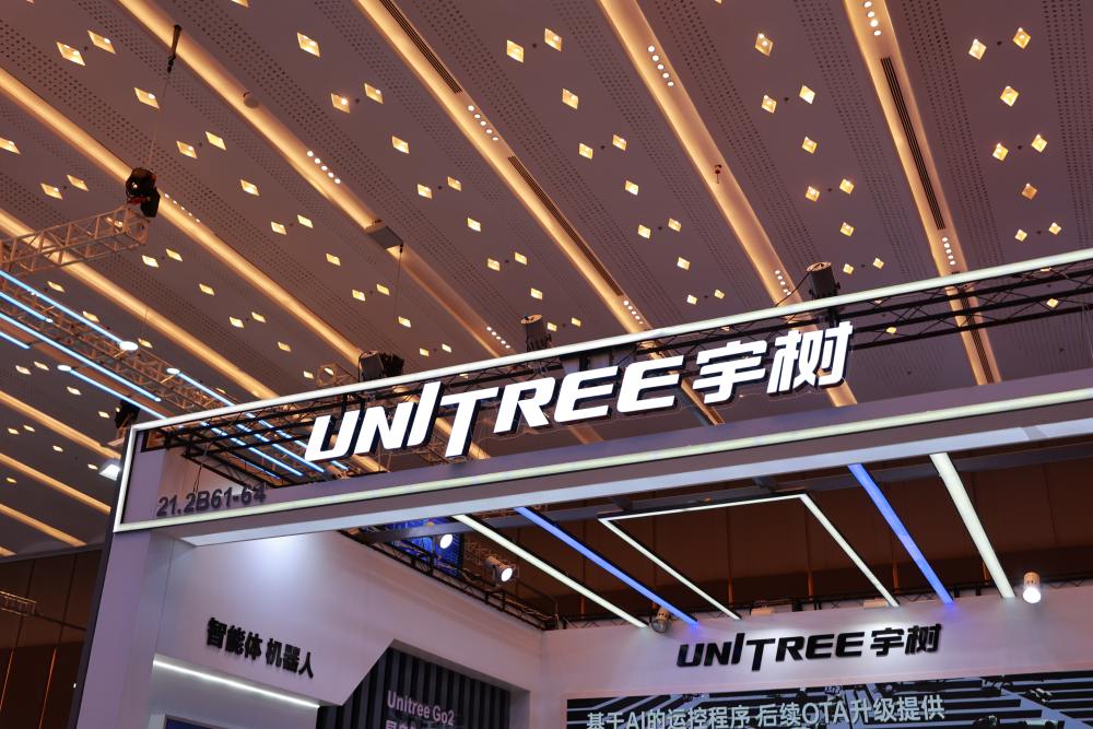 宇树科技上市首日成交超230亿元，梁文锋、雷军、美团打新狂赚