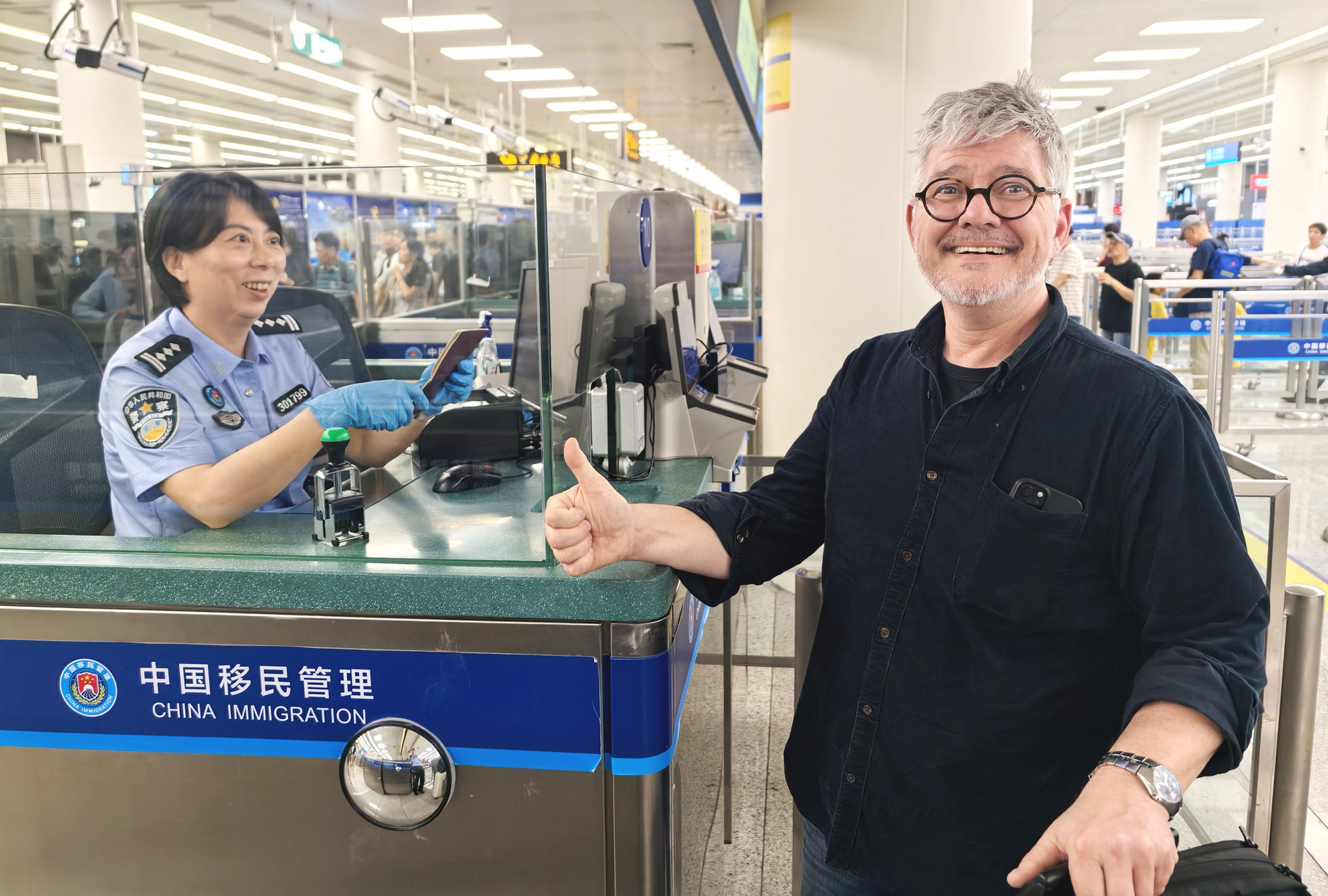 深圳皇岗边检站精准护航广交会,参展外国客商丝滑通关