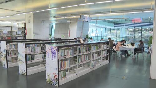 阅读“护照”焕新颜 广图马年元素点亮新年