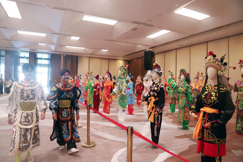 非遗英歌正燃：从古老鼓点到时代强音(图13)