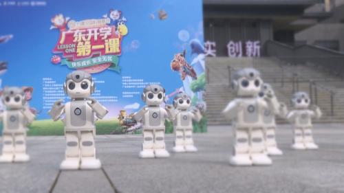 解锁“科技+体育”新玩法 创意市集进校园