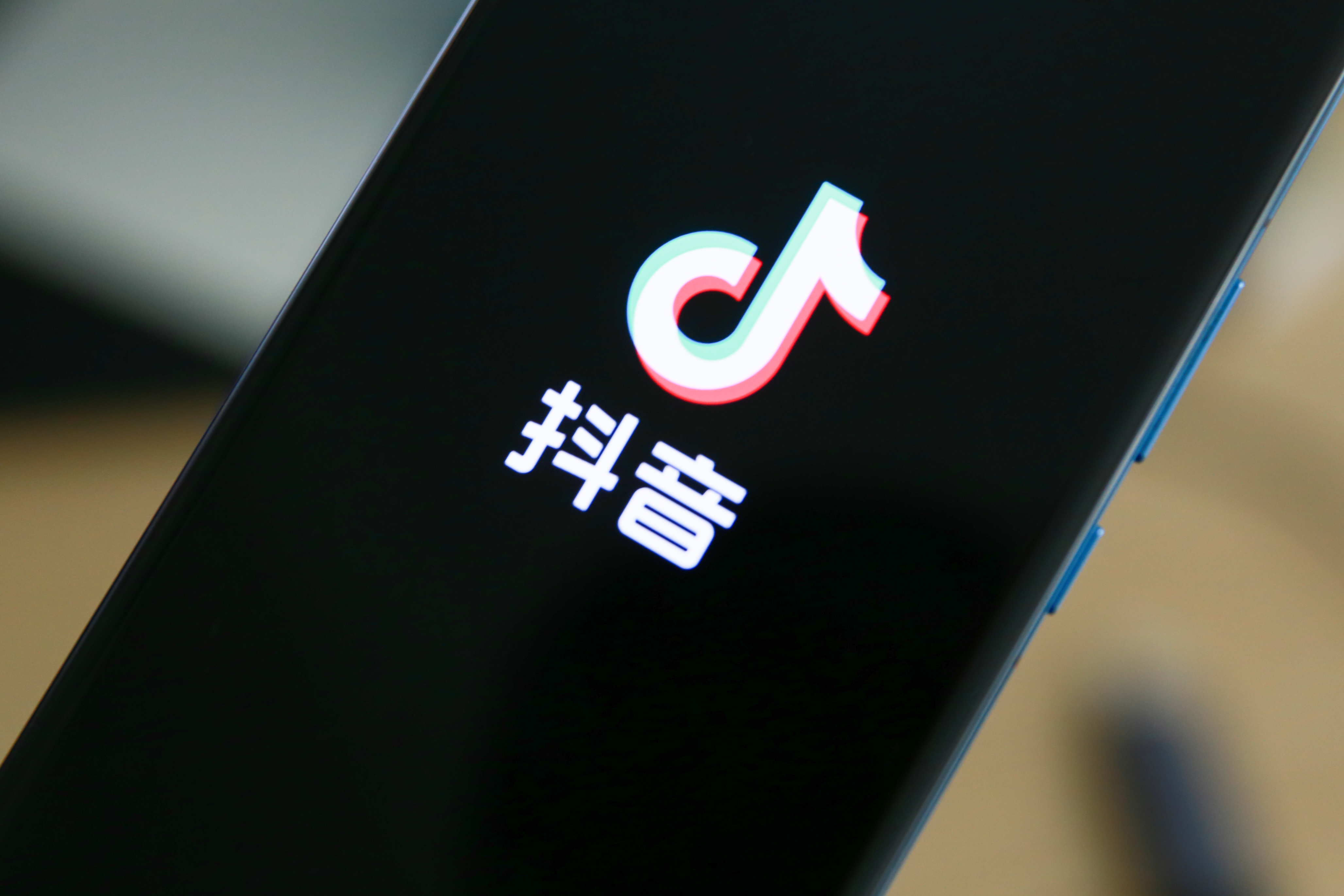 抖音粉丝顶置=抖音粉丝怎么变现呢