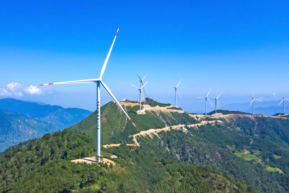 午后多只股直线拉涨停 风电设备狂欢 双一科技20cm封板