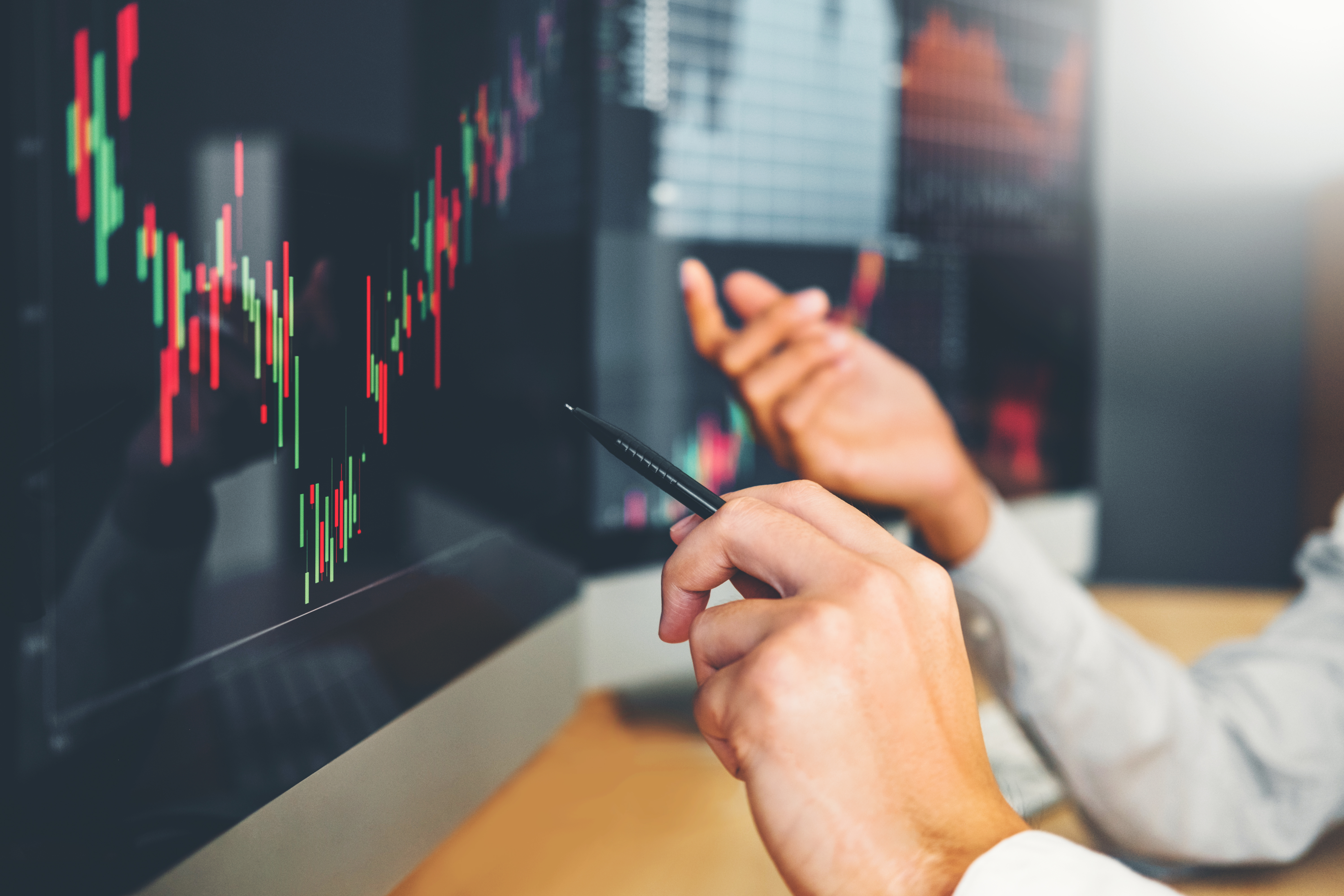 美股科技股V型反弹，海力士从跌5%到涨5%，全球市值第一易主