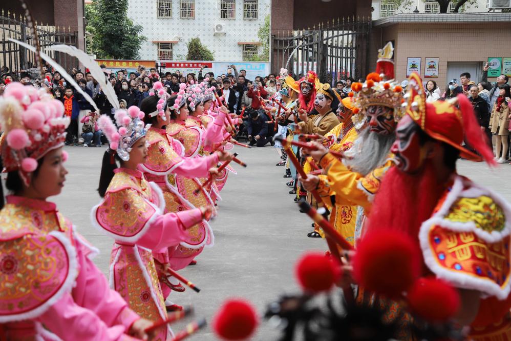 非遗英歌正燃：从古老鼓点到时代强音(图6)