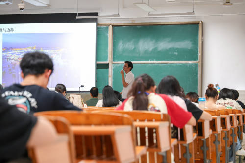 学分容错鼓励跨界探索、AI通识分类必修……深大本科教育将迎大变革