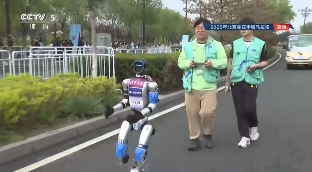 宇树机器人马拉松摔倒？刚刚公司紧急回应