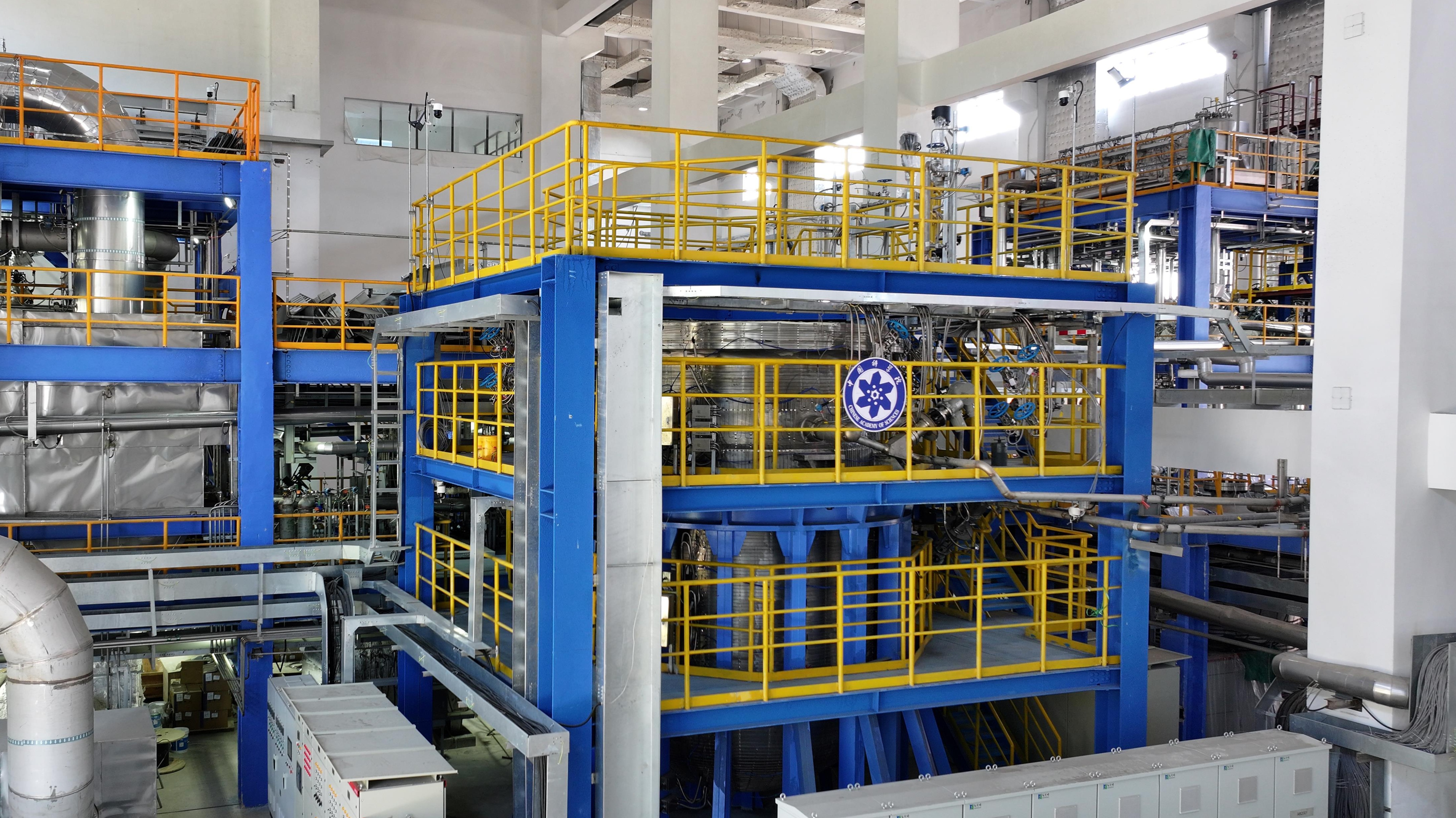 国产新一代医用重离子加速器首台示范装置建成 有哪些技术优势？