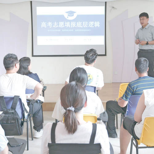 调度算力鏖战高考志愿，互联网大厂为少年指路