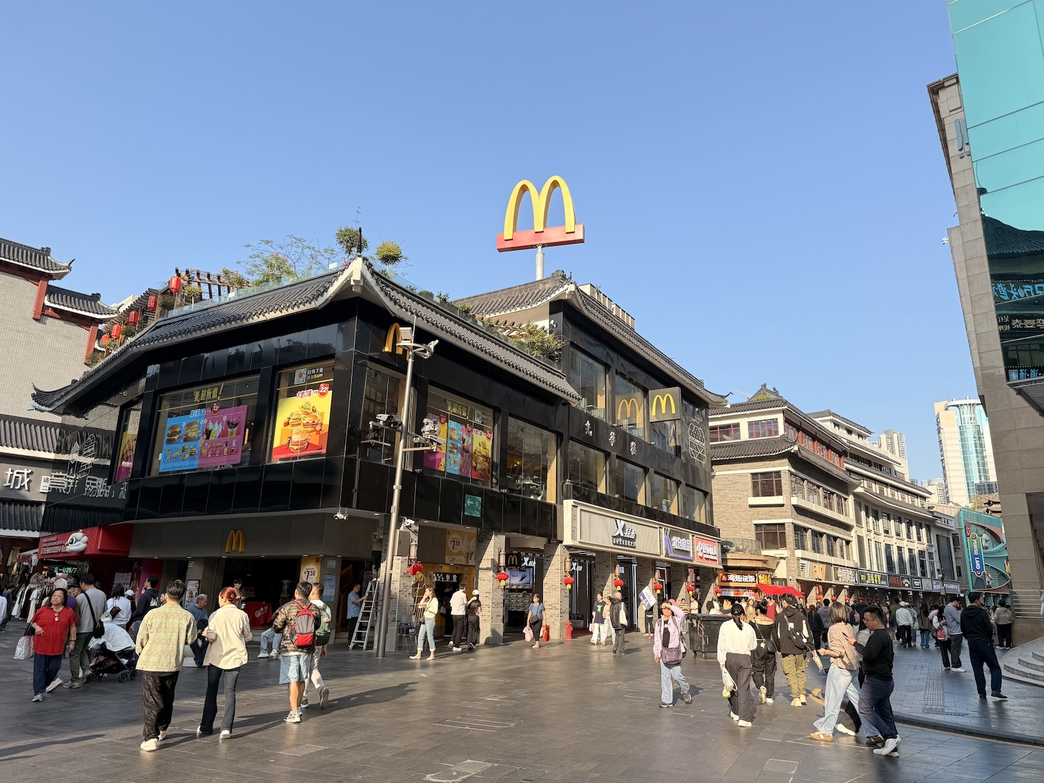 深圳东门“爆改”出圈百年老街被年轻人重新占领(图1)