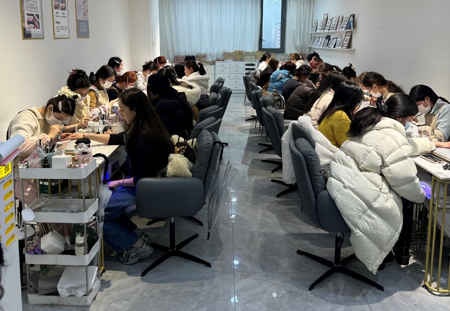 新年悦己消费需求暴涨 美团：美发、美开云