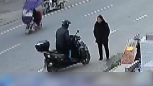 专盯老年人 警惕路上的“熟人”