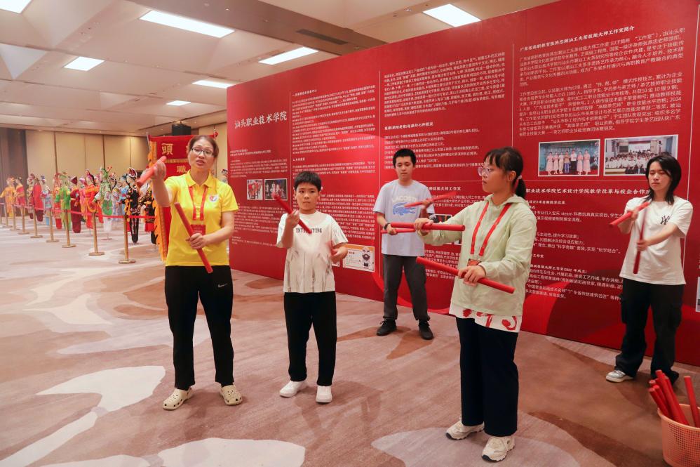 非遗英歌正燃：从古老鼓点到时代强音(图14)