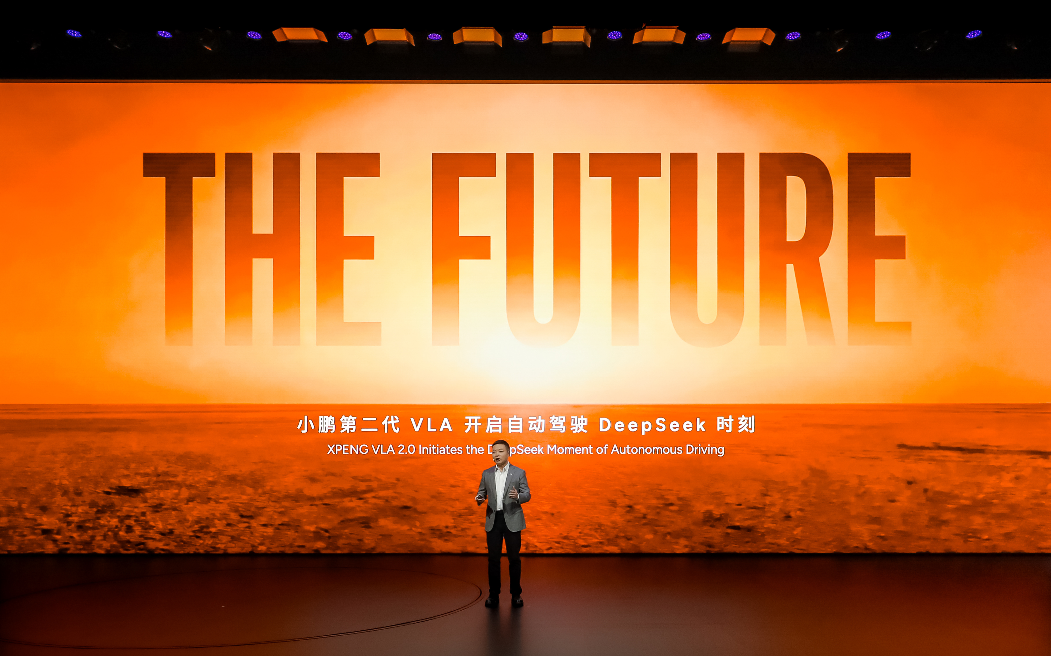 小鹏的第二代VLA到底几斤几两？ 来这里看驾驶场景测试合集！