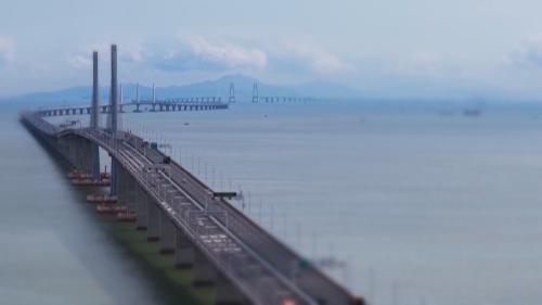港珠澳大桥三年通行量激增 “双向奔赴”织密湾区生活圈