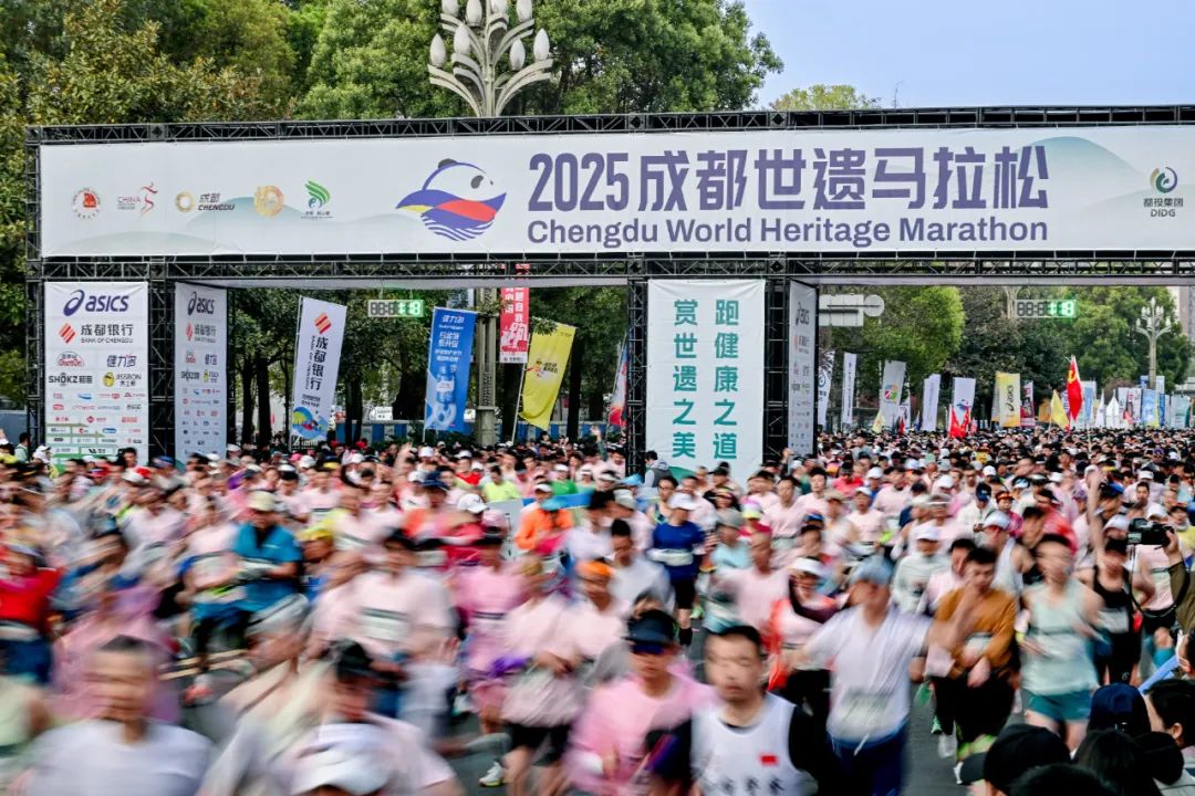 330亿低调跑鞋卖爆中国bsport体育一年吸金(图7)