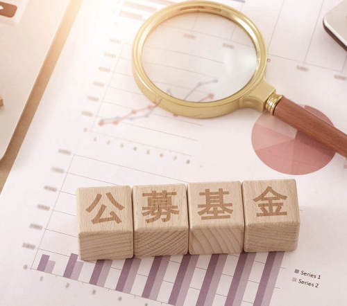 公募圈大动作！超千只基金调整“业绩标尺”