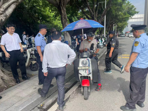 广州多个地铁口电动车扎堆揽客 安全隐患突出 执法部门已整治