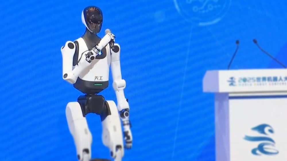 专访国地中心江磊：人形机器人“三步走”，商用压缩至5-10年